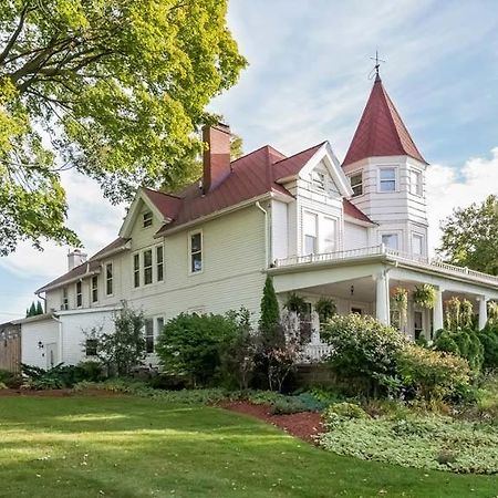 Kingsley House Bed & Breakfast - Full Home Fennville Экстерьер фото