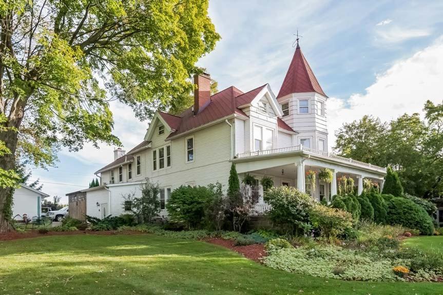 Kingsley House Bed & Breakfast - Full Home Fennville Экстерьер фото