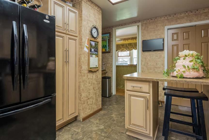 Kingsley House Bed & Breakfast - Full Home Fennville Экстерьер фото