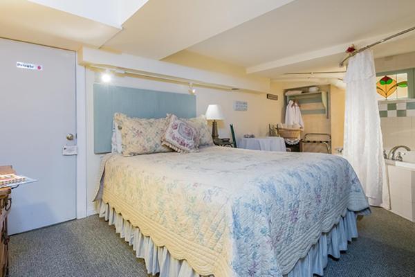 Kingsley House Bed & Breakfast - Full Home Fennville Экстерьер фото