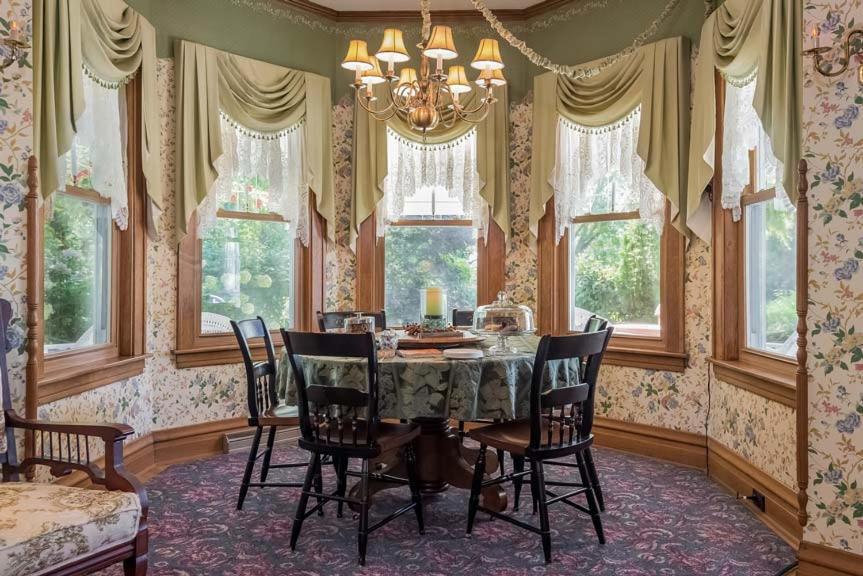 Kingsley House Bed & Breakfast - Full Home Fennville Экстерьер фото
