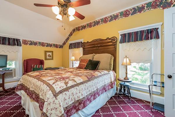 Kingsley House Bed & Breakfast - Full Home Fennville Экстерьер фото