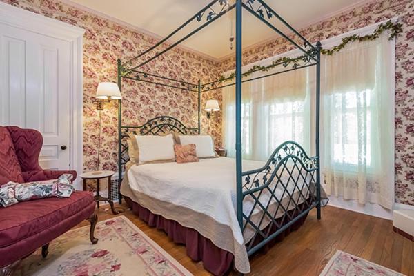 Kingsley House Bed & Breakfast - Full Home Fennville Экстерьер фото